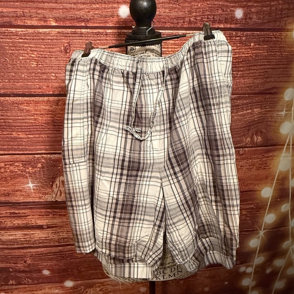 Five Item Bundle. Hand made in Hue, Vietnam. Size 22-24. - Picture 9 of 11